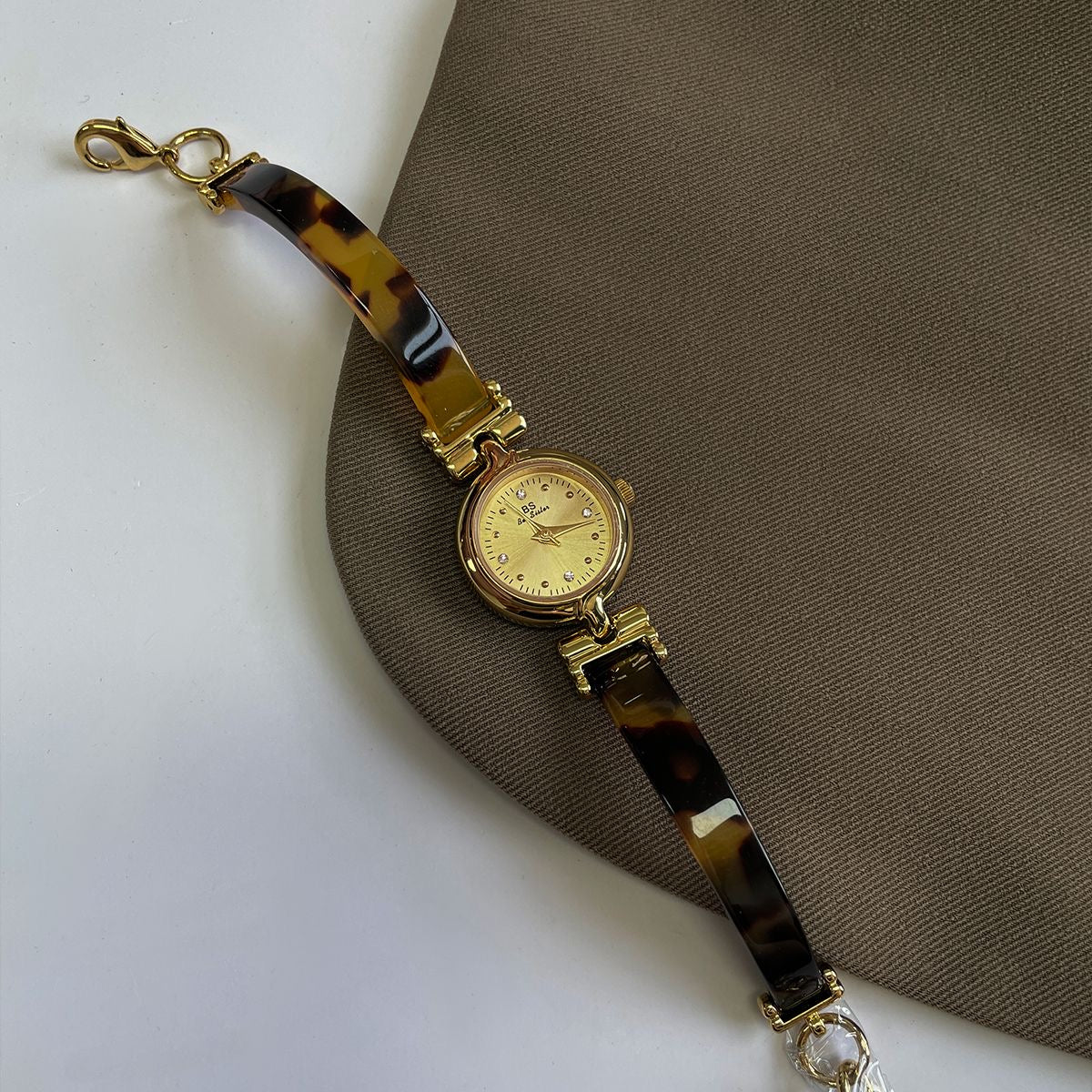 Irregular Resin Small Round Face Bracelet Watch