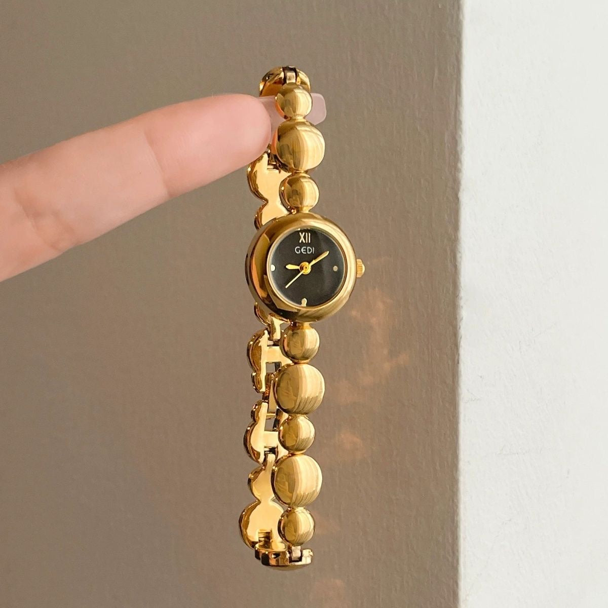 Dainty Round Face Golden Bracelet Watch