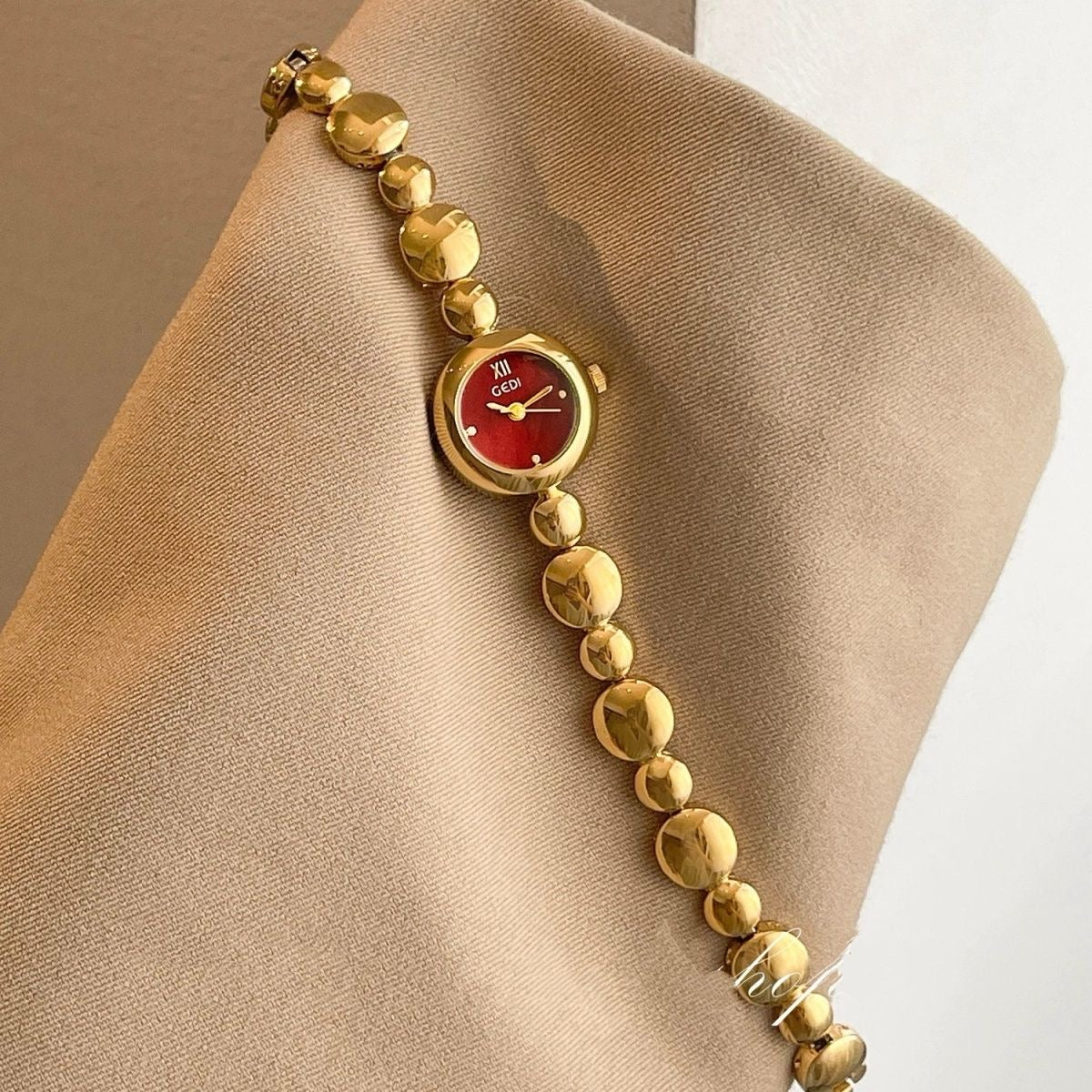 Dainty Round Face Golden Bracelet Watch