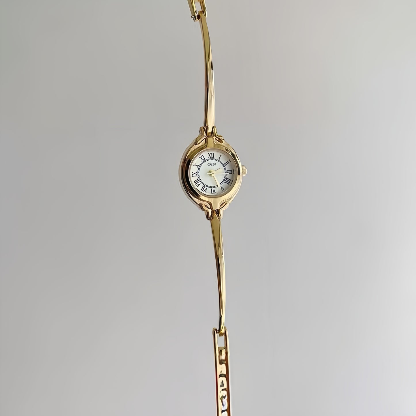 Vintage Style Gold/Silver-Blue Round Face Bracelet Watch