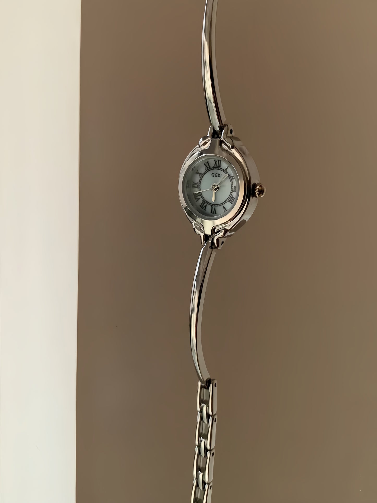 Vintage Style Gold/Silver-Blue Round Face Bracelet Watch