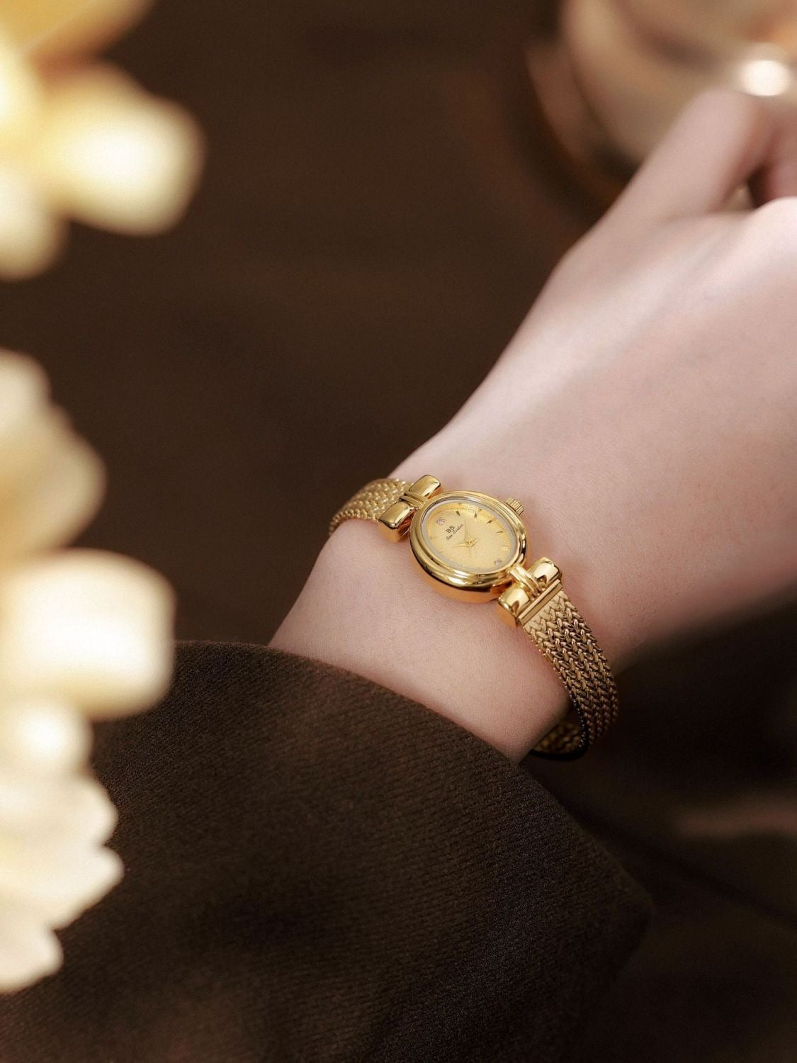 Vintage gold/silver round stainless steel watch