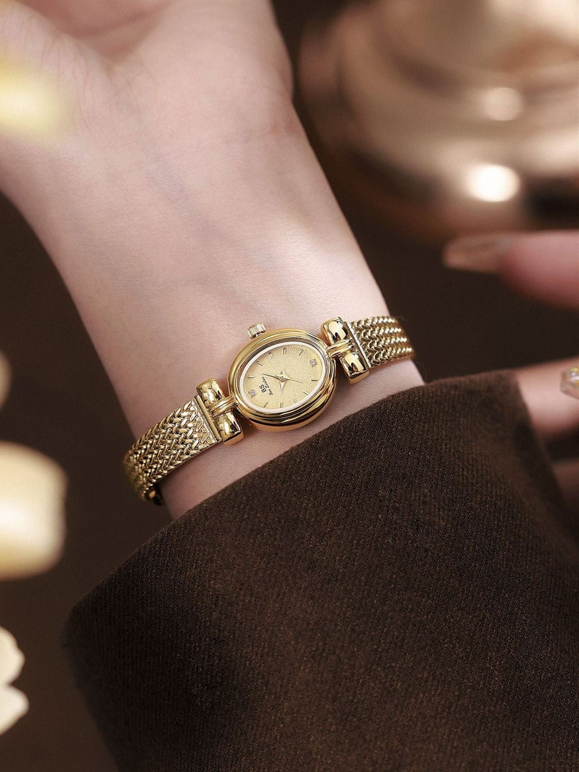 Vintage gold/silver round stainless steel watch