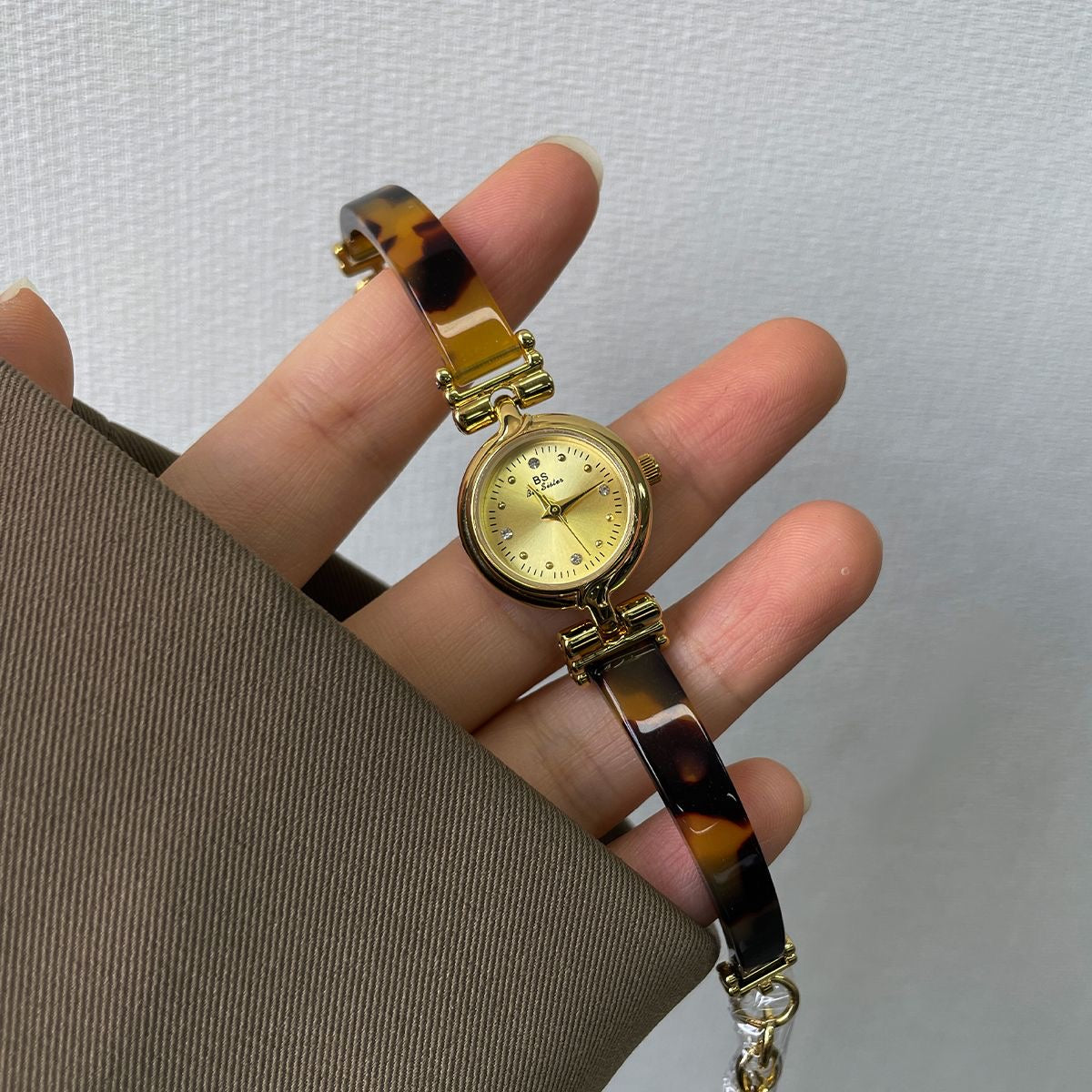 Irregular Resin Small Round Face Bracelet Watch