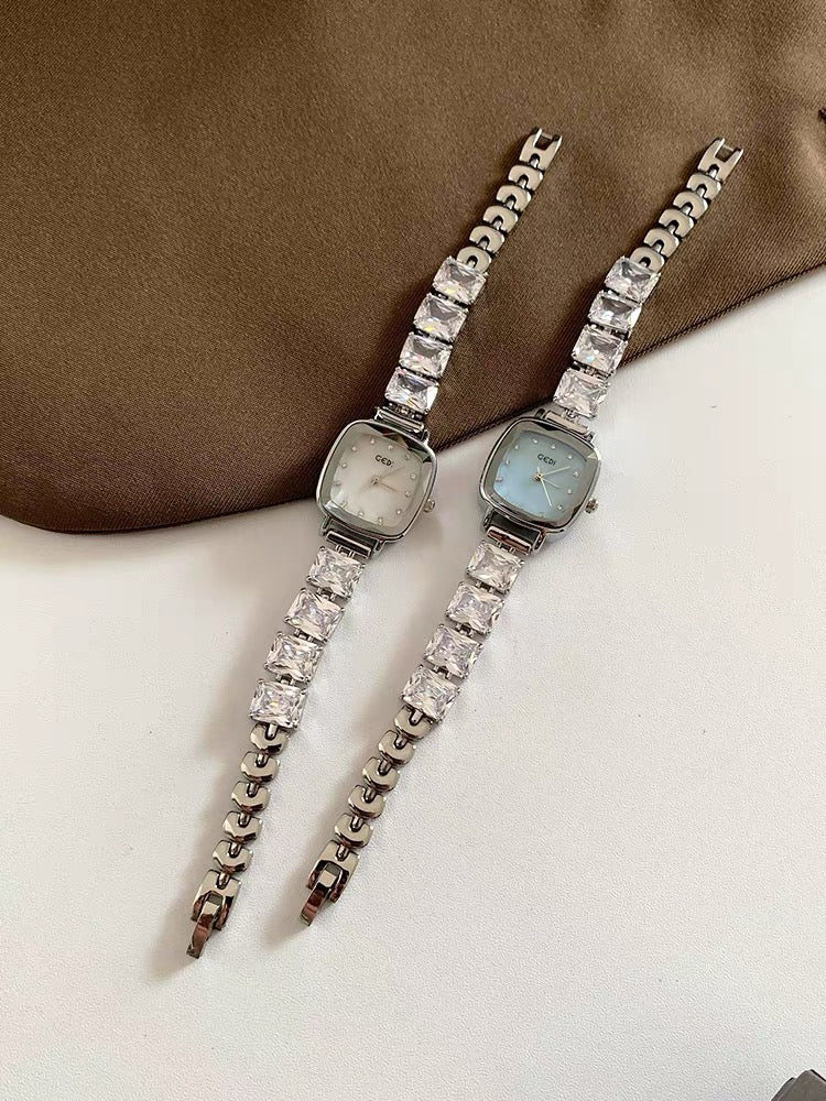 Minimalist style crystal round dial bracelet women's watch