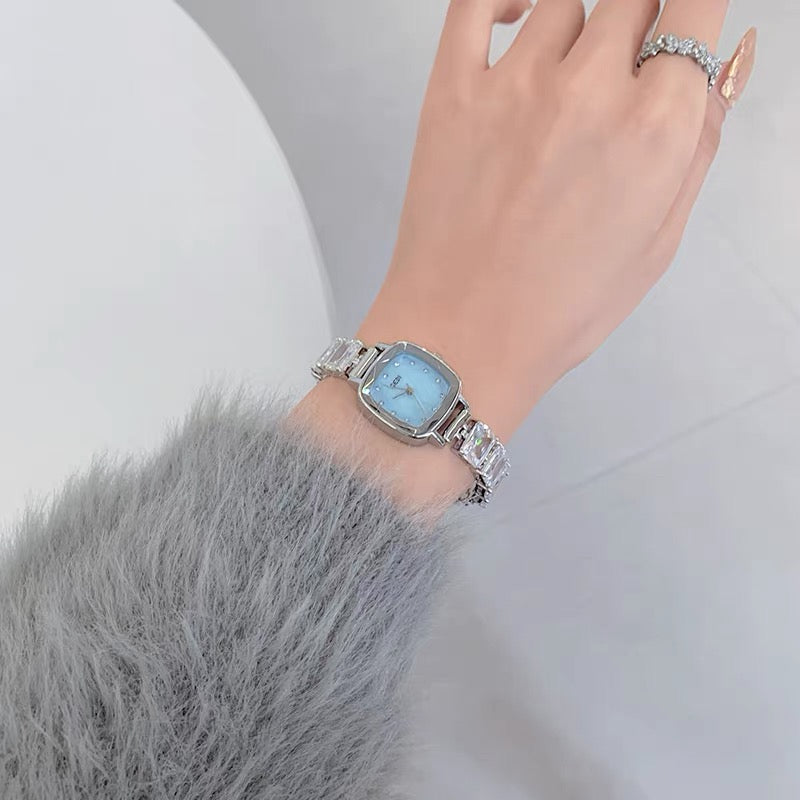 Minimalist style crystal round dial bracelet women's watch
