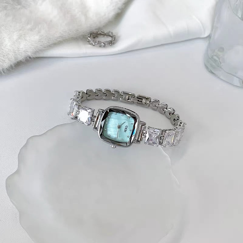 Minimalist style crystal round dial bracelet women's watch