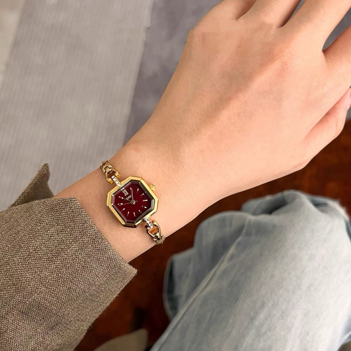 Chic Round Small Face Silver/Gold Thin Bracelet Watch