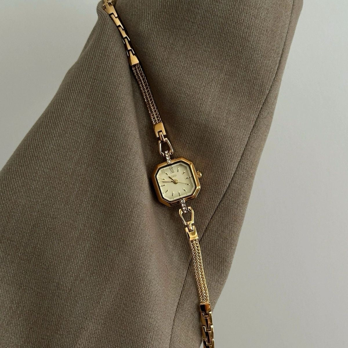 Chic Round Small Face Silver/Gold Thin Bracelet Watch