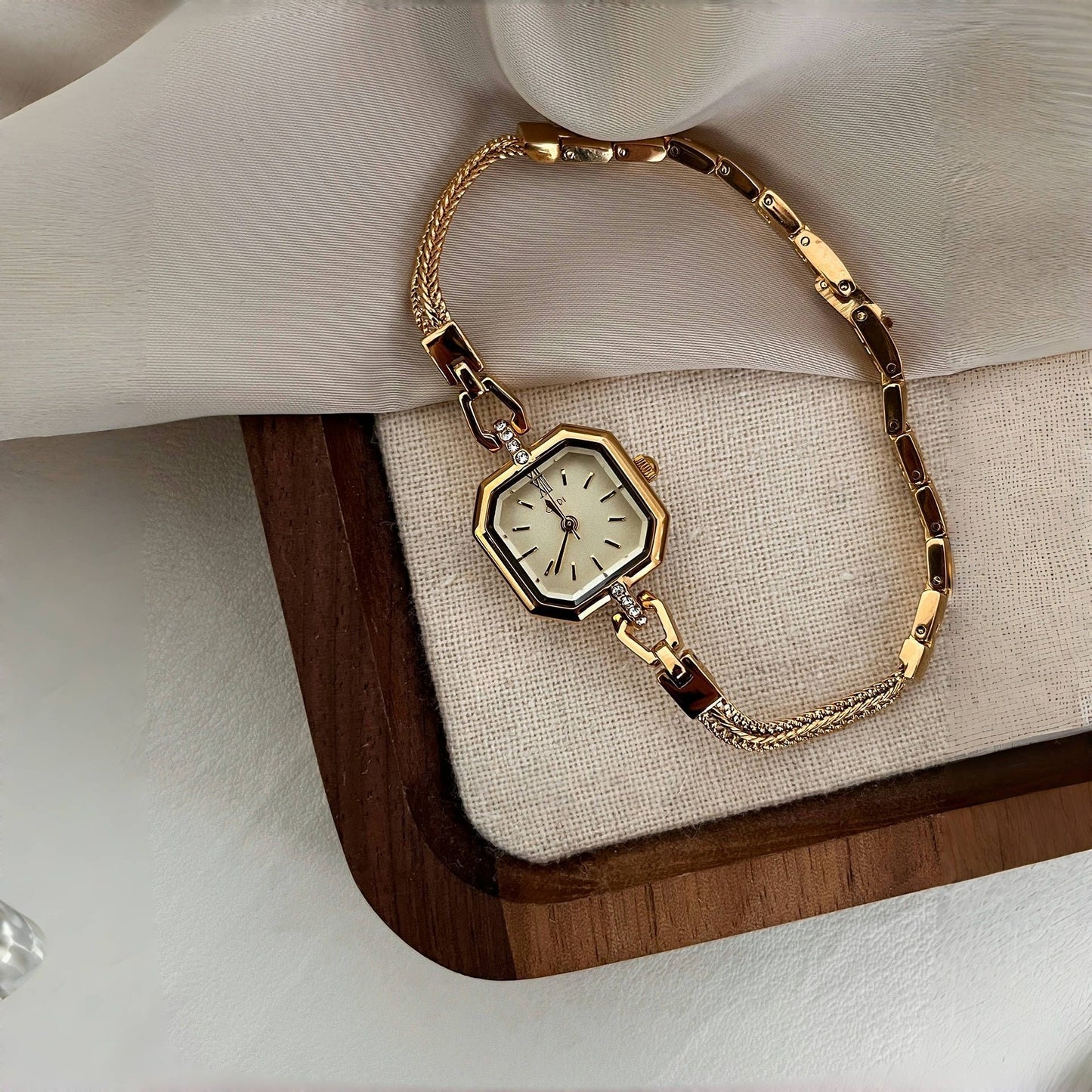 Chic Round Small Face Silver/Gold Thin Bracelet Watch