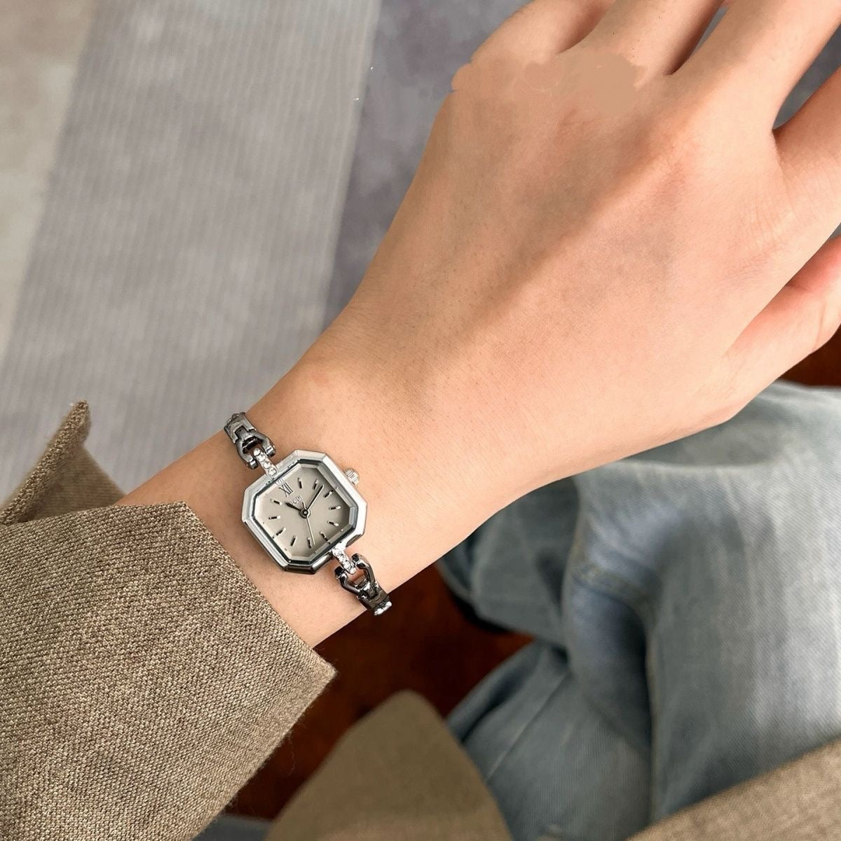 Chic Round Small Face Silver/Gold Thin Bracelet Watch