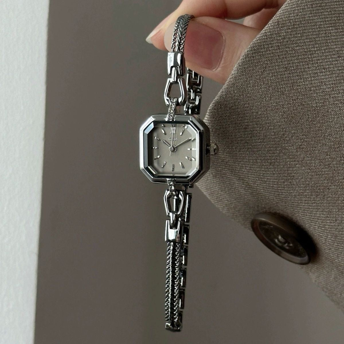 Chic Round Small Face Silver/Gold Thin Bracelet Watch