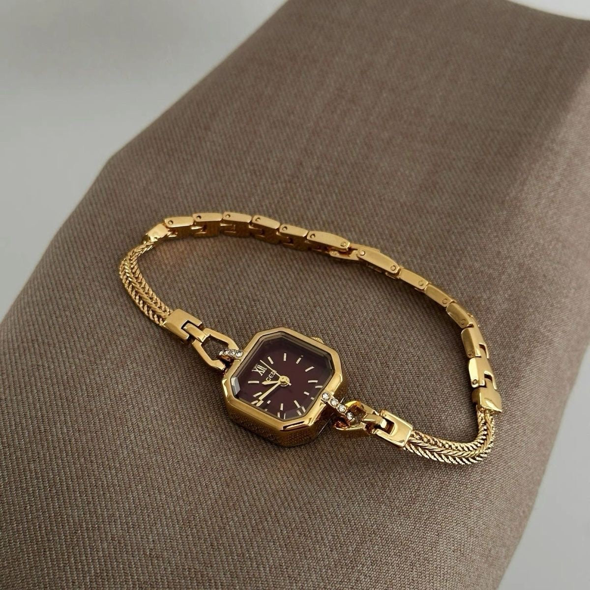 Chic Round Small Face Silver/Gold Thin Bracelet Watch