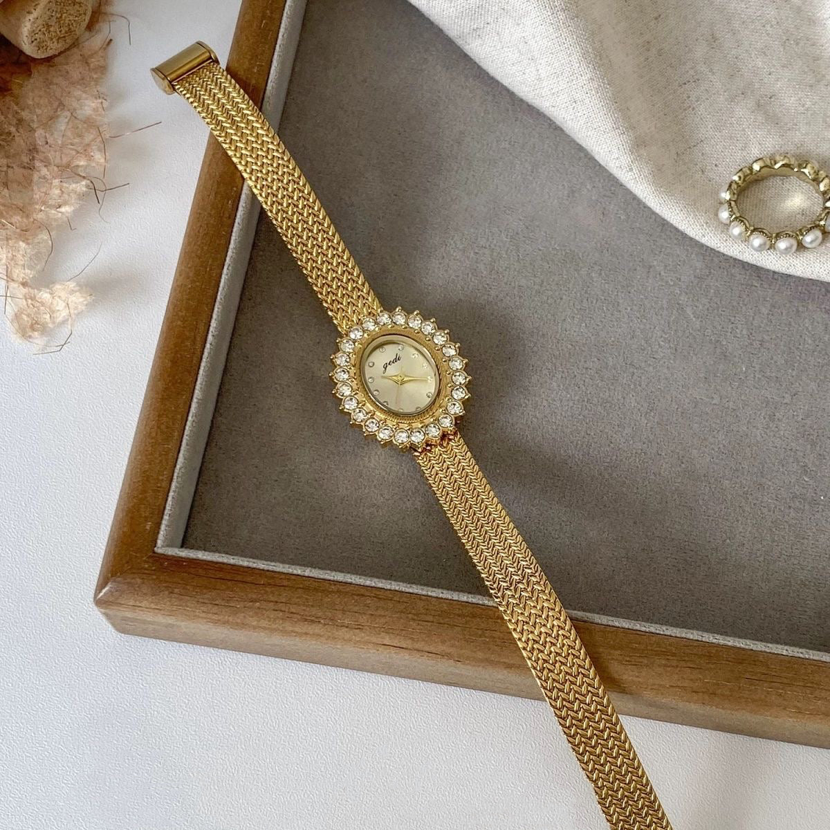 Retro-style oval dial gold/silver strap zircon watch