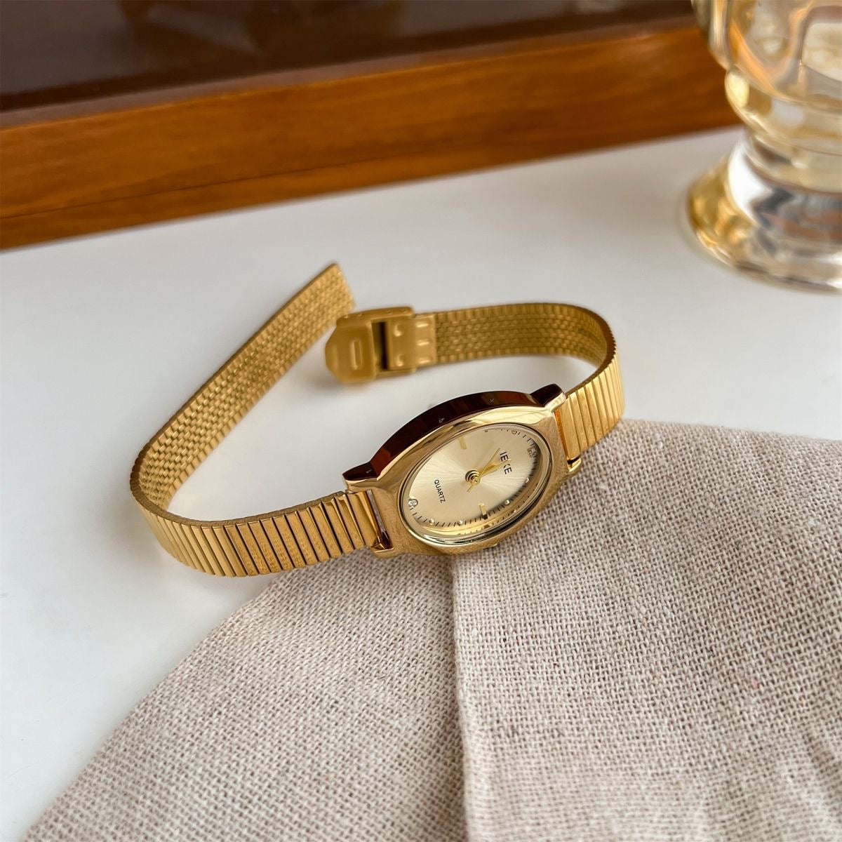 Chic Style Gold Emerald Green Oval Bracelet Ladies Watch