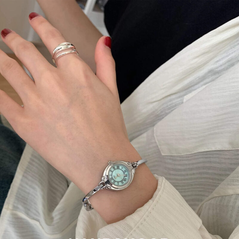 Vintage Style Gold/Silver-Blue Round Face Bracelet Watch